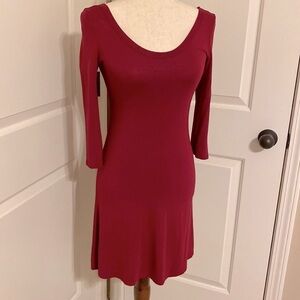 Lulus’s 3/4 Length Sleeve Scoop Neck Dress Red. Size Small.